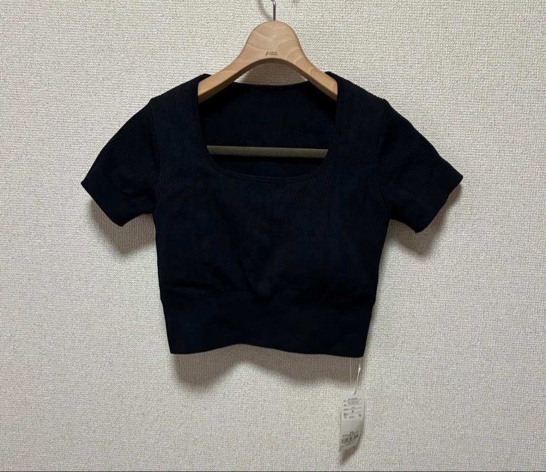 新品　SUKALA ウエーブリブアクティブクロップドトップスM ブラック