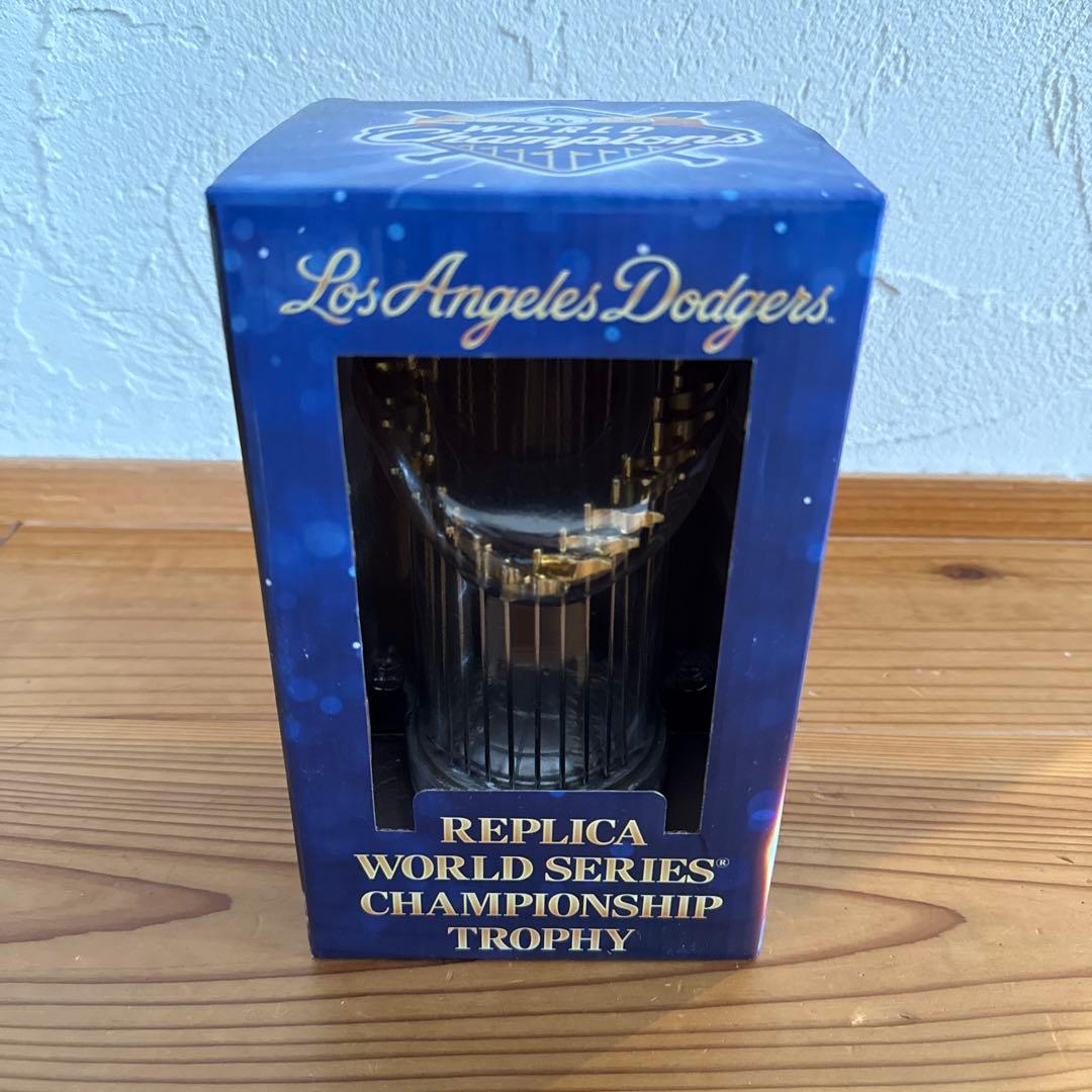 ドジャース レプリカトロフィー　2025/6/17スタジアム配布
