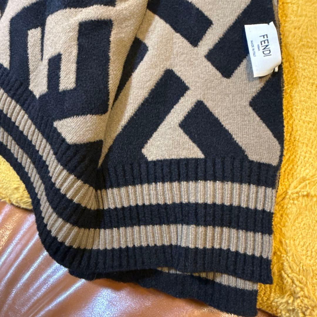 美品 FENDI ロゴ ウールマフラー FXT251 カーキ ブラック