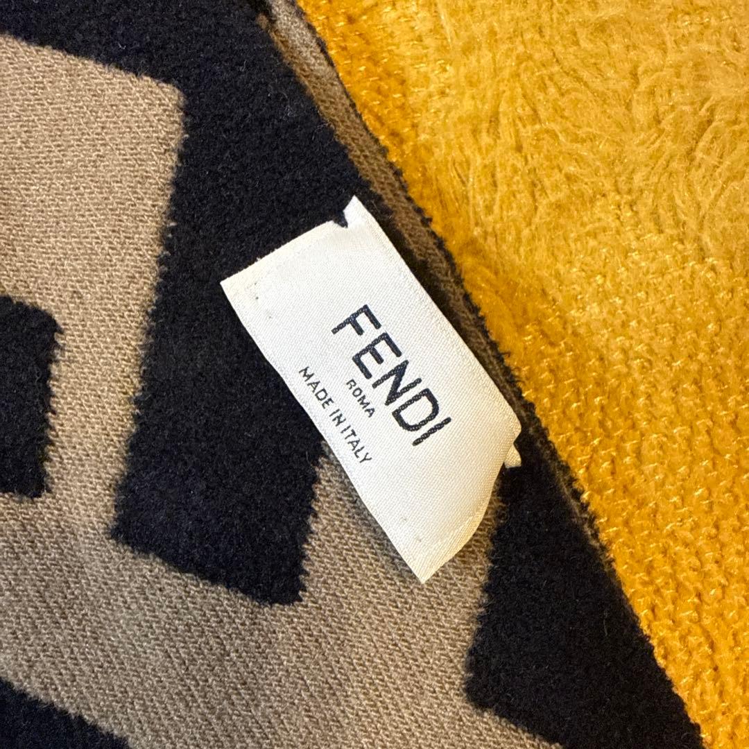 美品 FENDI ロゴ ウールマフラー FXT251 カーキ ブラック