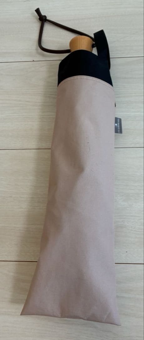 サンバリア　折りたたみ日傘　二段折　コンビ　ピンク✖️ブラック　木ストレート手元