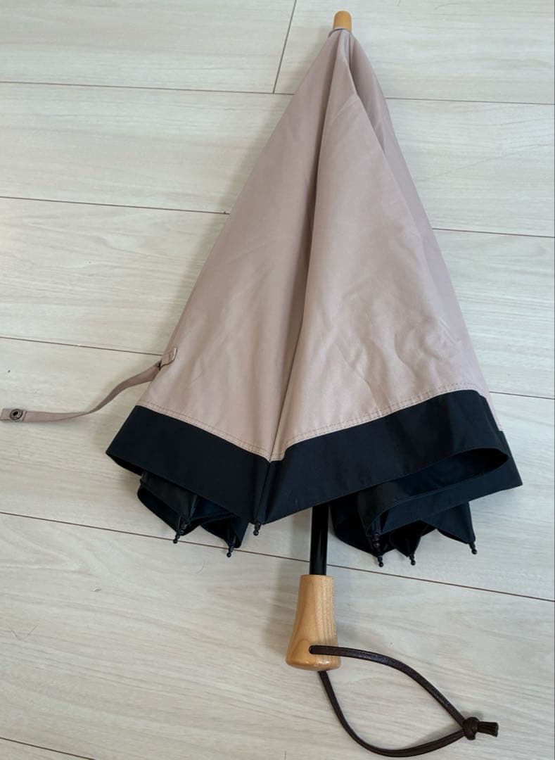 サンバリア　折りたたみ日傘　二段折　コンビ　ピンク✖️ブラック　木ストレート手元