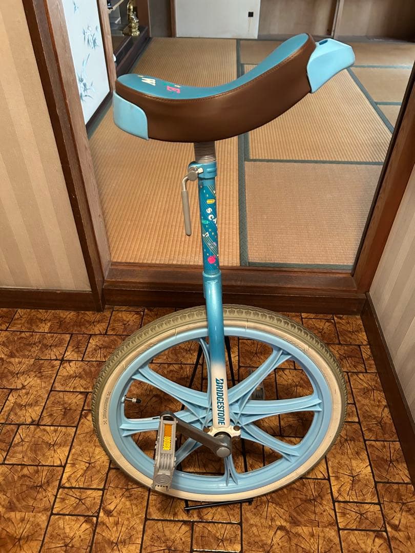 一輪車　ブリヂストン　スケアクロウ　20インチ　 スタンド・専用箱付き