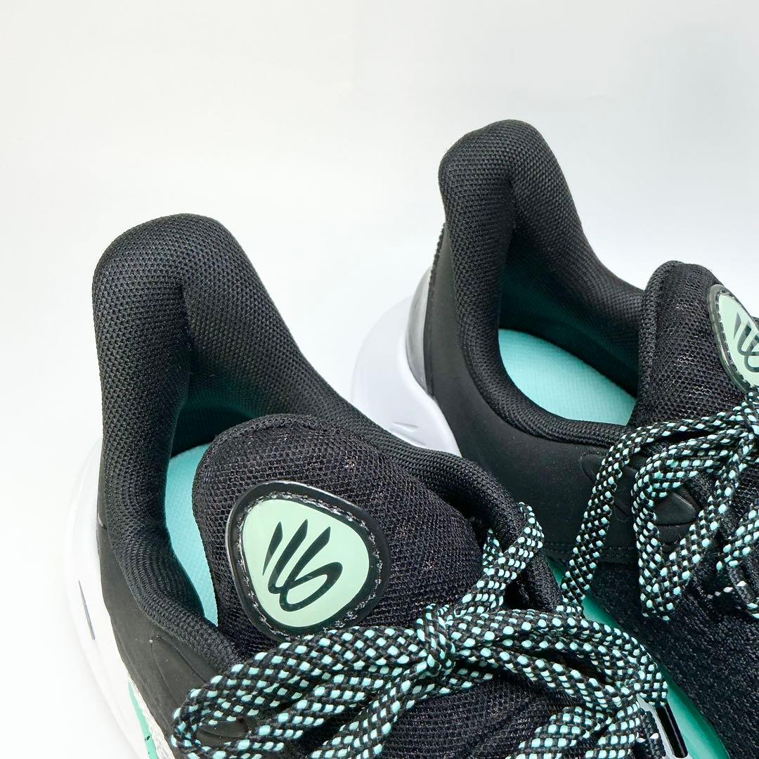 UNDER ARMOUR　バスケットボールシューズ　カリーフロー11　バッシュ