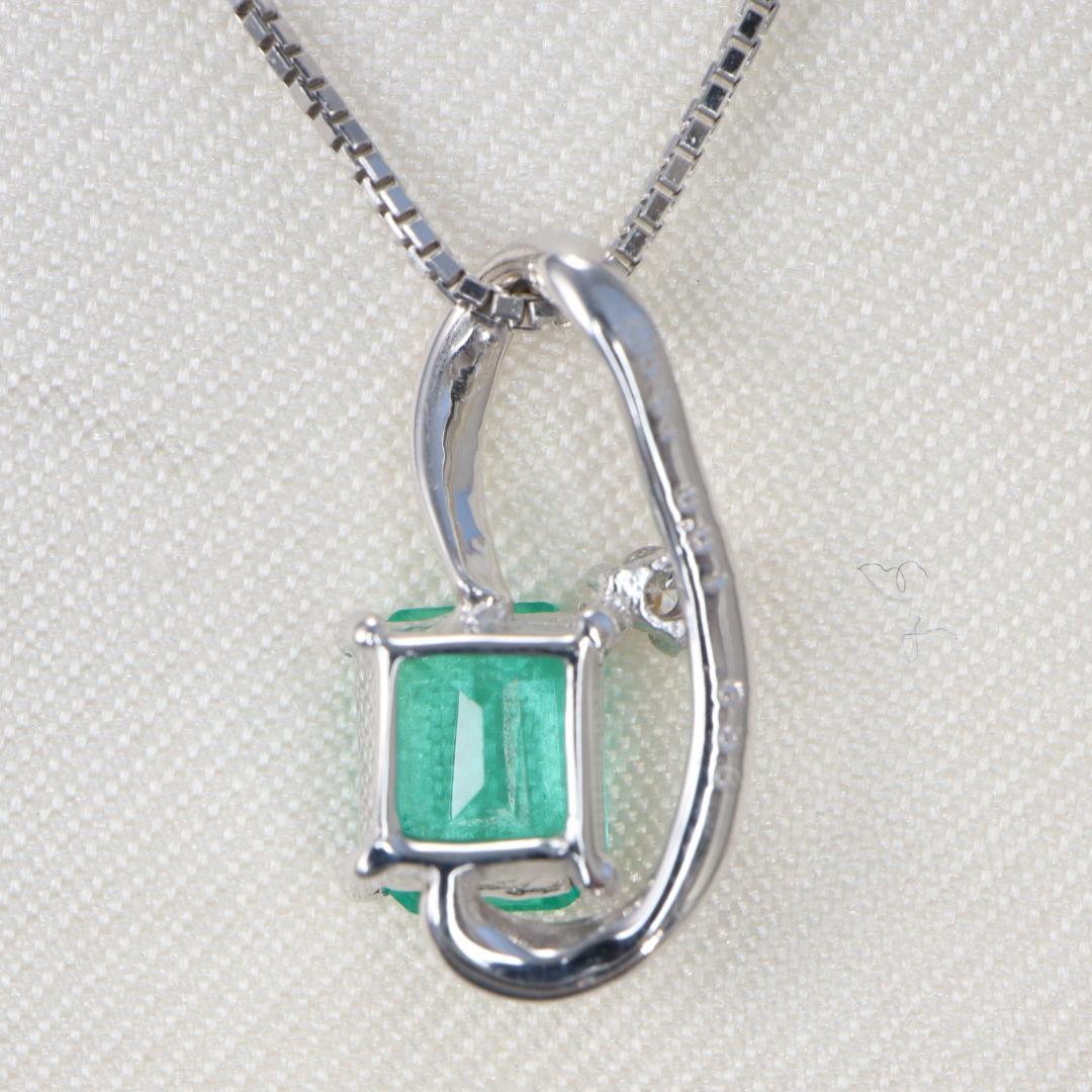 K18WGエメラルド0.38カラットダイヤモンド0.01カラットペンダントトップ