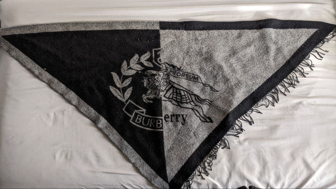 ★超希少★Burberry バーバリー 三角形マフラー 黒・グレー