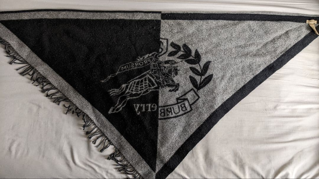 ★超希少★Burberry バーバリー 三角形マフラー 黒・グレー