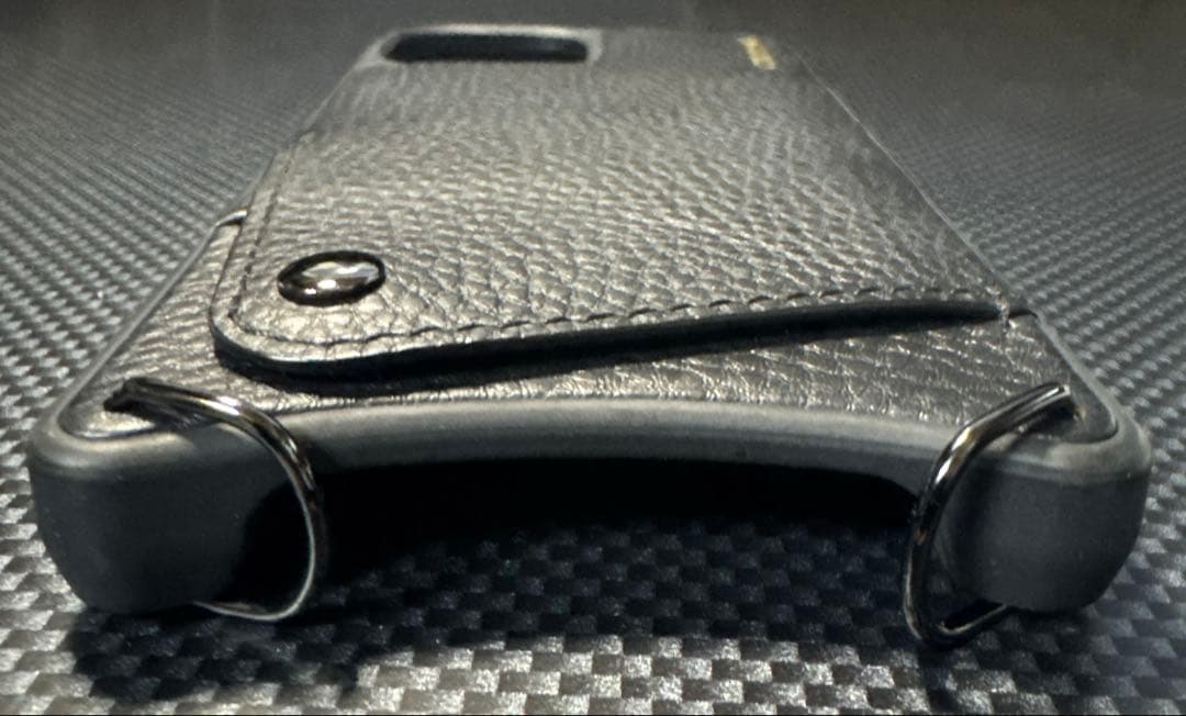 BANDOLIER iPhone15ケース