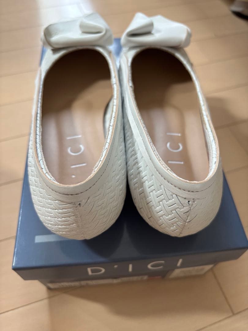 D'ICI クラフトリボンモチーフパンプス （ホワイトカタオシ)23.5センチ