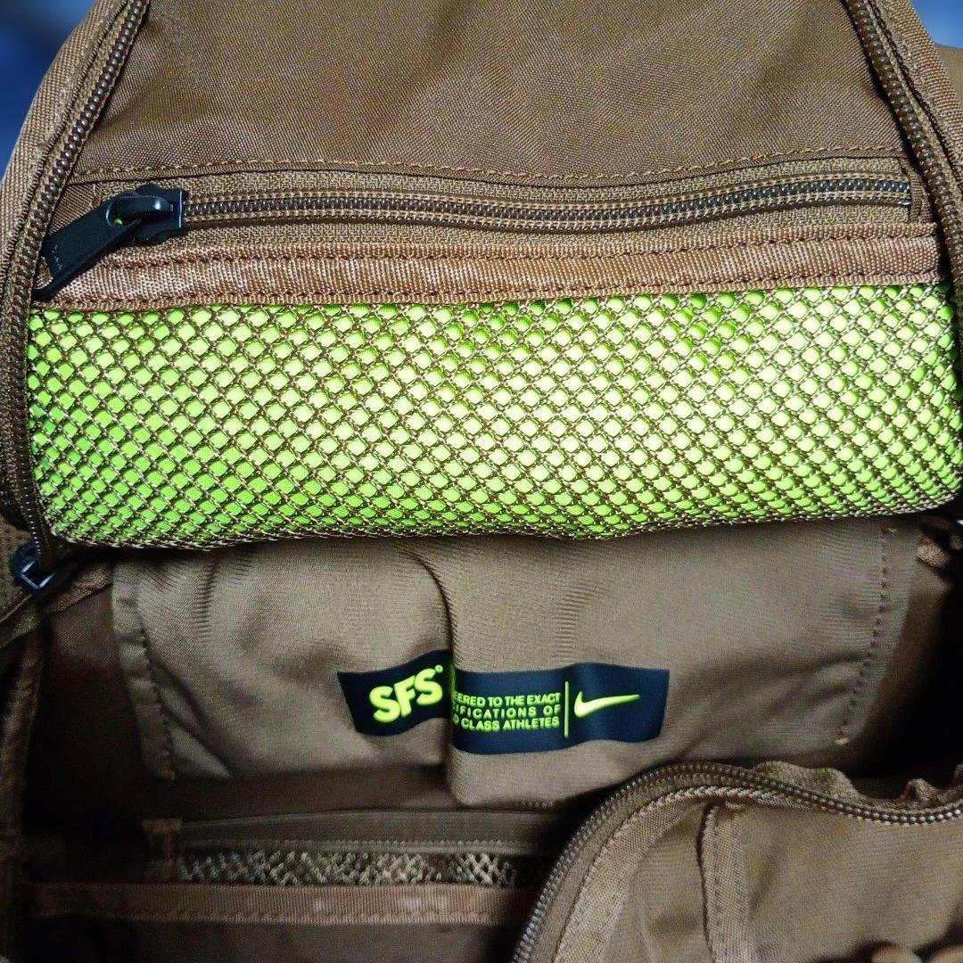 【美品】NIKE ナイキ　SFS レスポンダーバックパック