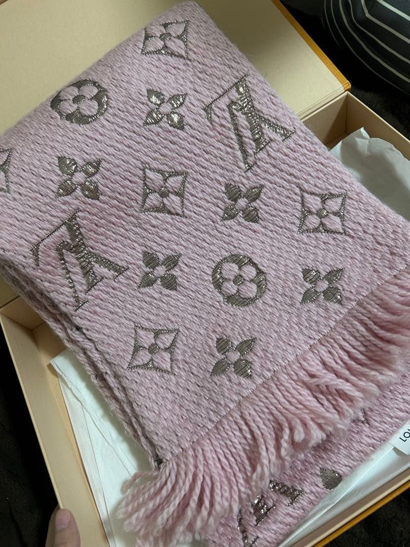 Louis Vuitton ピンク ロゴ マフラー　ノンタン出品