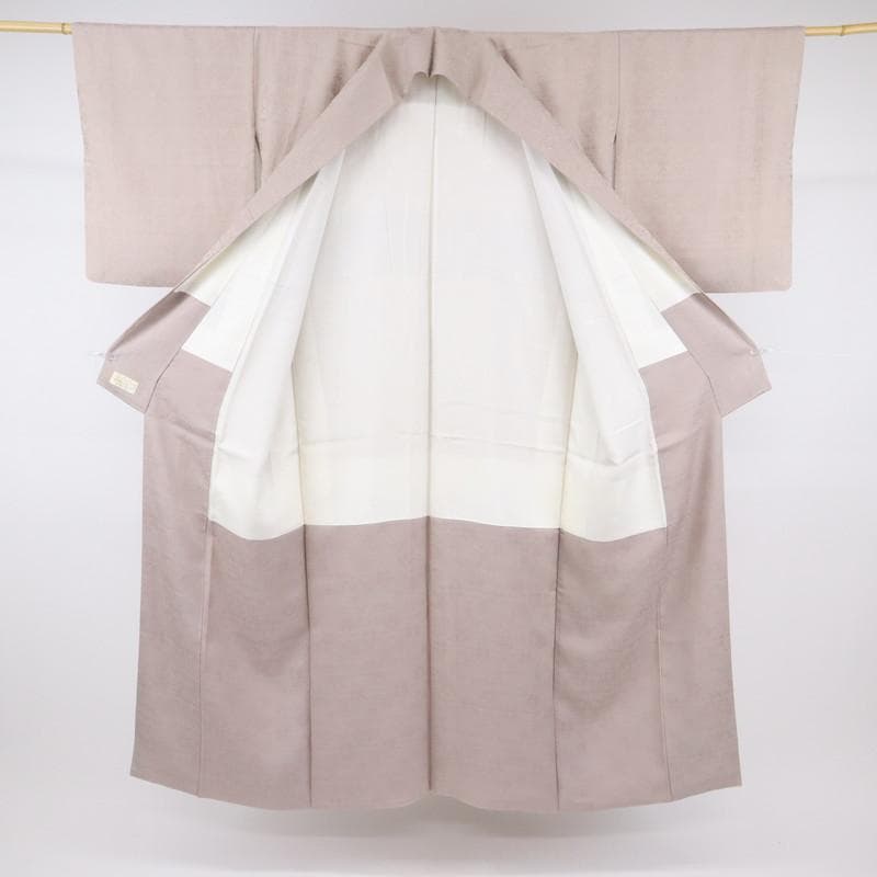 《上質■色無地◆胡桃染色ベージュ◆地紋起こし■背紋有◆袷正絹着物◆IC12-4》