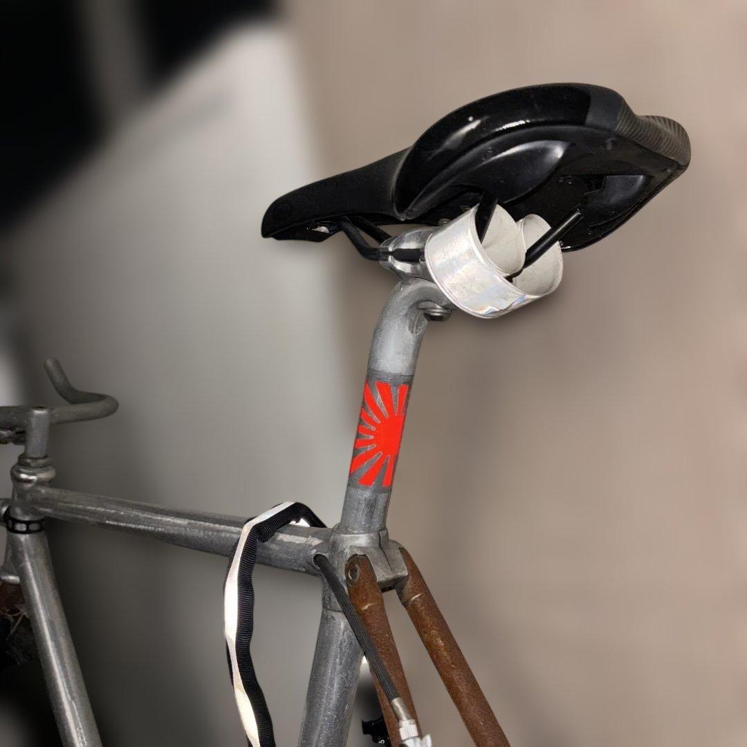 ピストバイク シルバー フレーム カーボンホイール　削り出しフレームブリヂストン