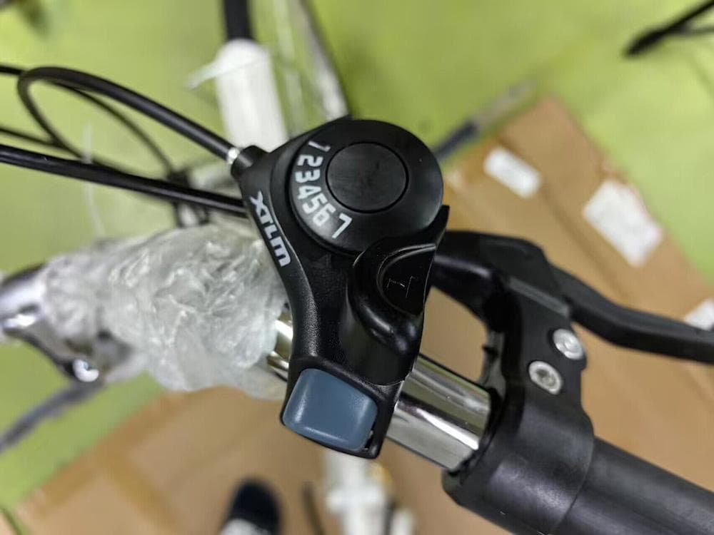 折りたたみ自転車 6段変速２６インチ ミニベロ ママチャリカゴ付 折り畳み【白