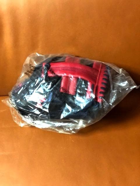 新品★最高級USA限定発売☆星条旗ロゴ☆アンダーアーマー★内野手グローブ★右投★