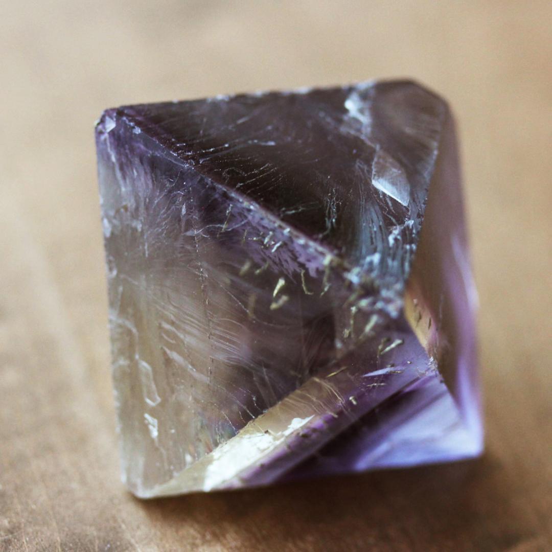 超特大108 g イリノイ産 バイカラーフローライト 蛍石 八面体 原石 鉱物