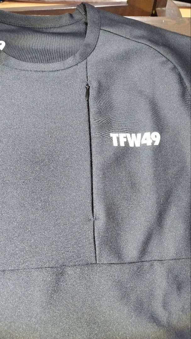新品未使用　TFW49トレーニング 長袖シャツ Lサイズ
