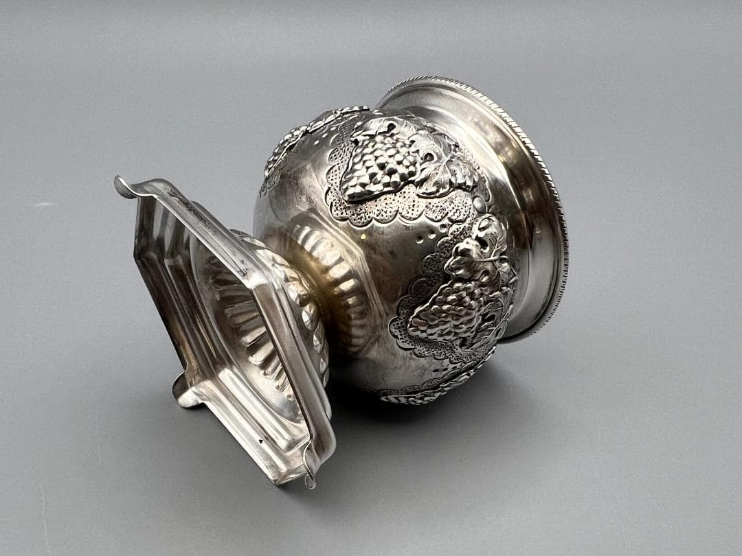 925刻印　銀製品　蒲萄文　調味料入れ？　重量約57g