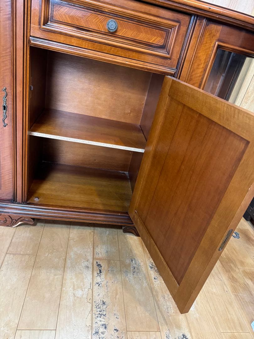 アンティーク調キャビネット クラシック 木製サイドボード ガラス扉付き 仙台