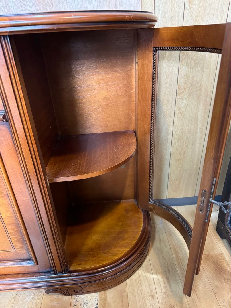 アンティーク調キャビネット クラシック 木製サイドボード ガラス扉付き 仙台