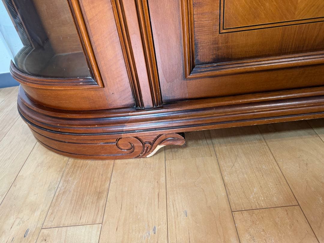 アンティーク調キャビネット クラシック 木製サイドボード ガラス扉付き 仙台