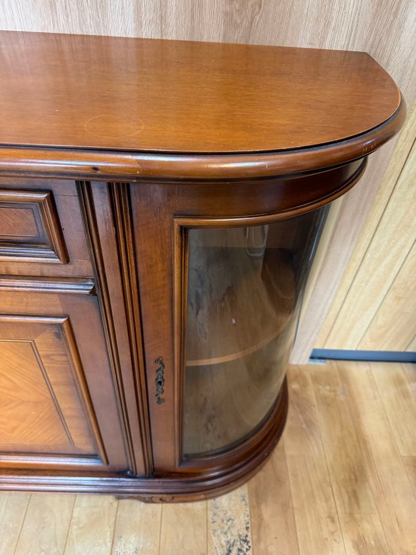 アンティーク調キャビネット クラシック 木製サイドボード ガラス扉付き 仙台