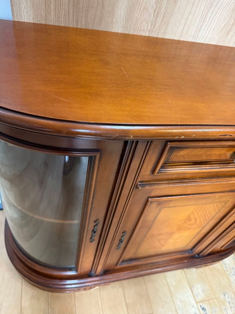 アンティーク調キャビネット クラシック 木製サイドボード ガラス扉付き 仙台