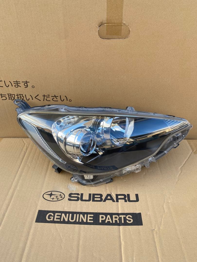 トヨタアクアNH10前期LED純正ヘッドライト右