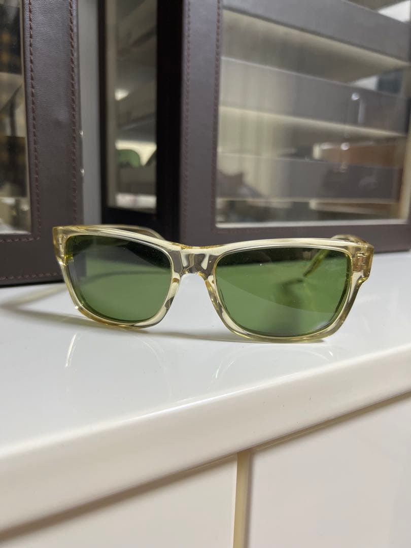 ブラピ着　バートンペレイラサングラス廃盤