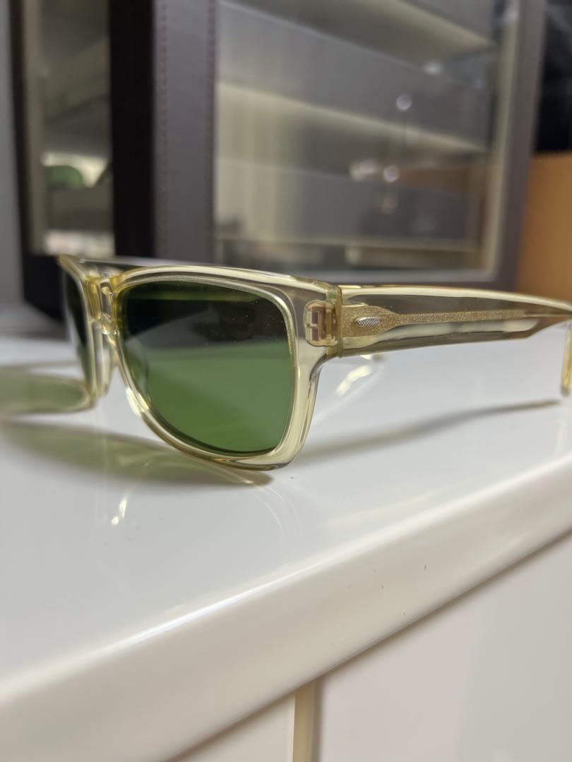 ブラピ着　バートンペレイラサングラス廃盤