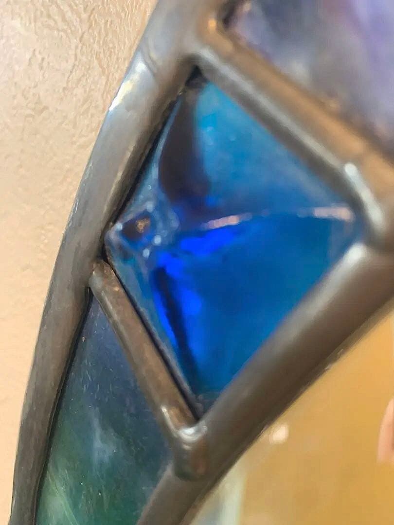 壁掛け鏡　5mm厚の面取り鏡に10個のカットジュエル　ステンドグラス