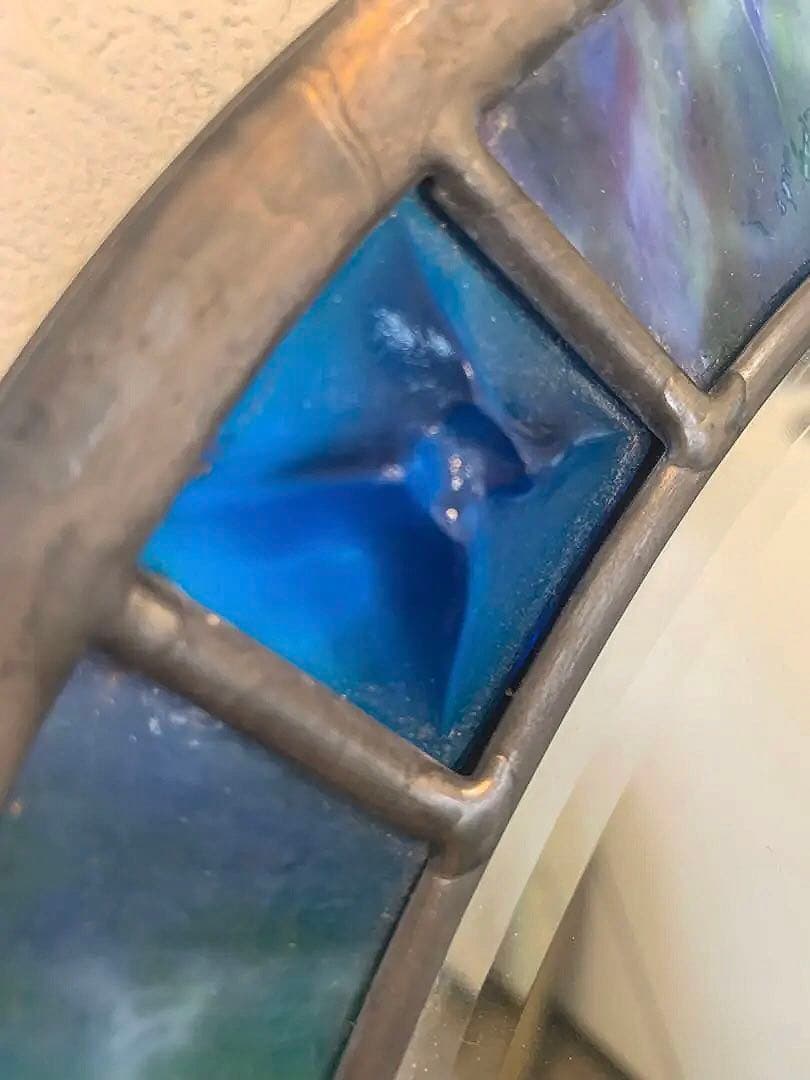 壁掛け鏡　5mm厚の面取り鏡に10個のカットジュエル　ステンドグラス