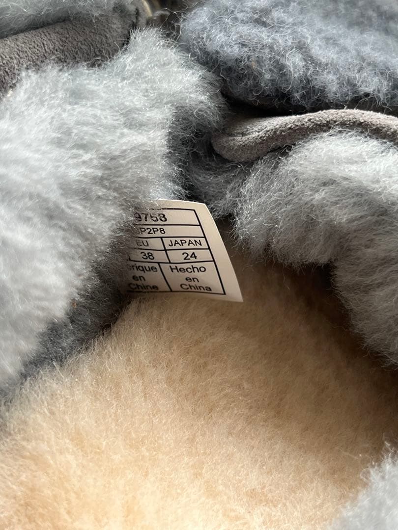 【値下げ】UGG リボン付きグレー 靴