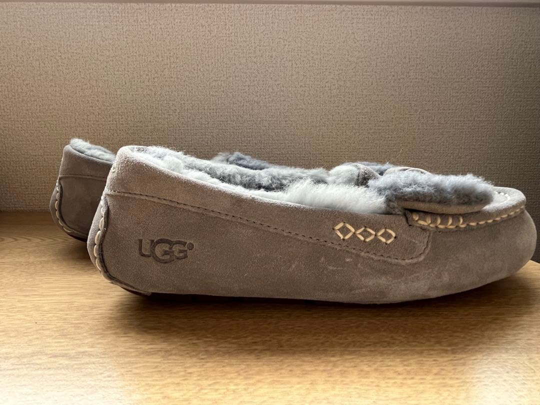【値下げ】UGG リボン付きグレー 靴