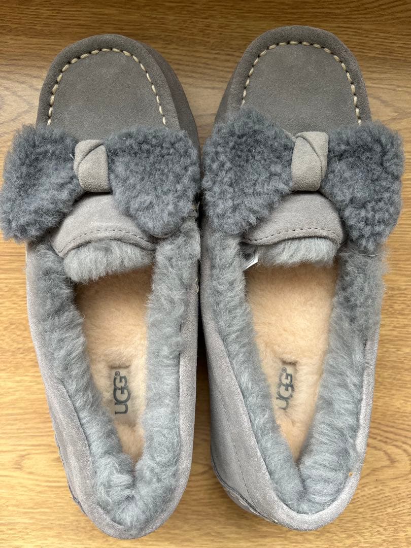 【値下げ】UGG リボン付きグレー 靴