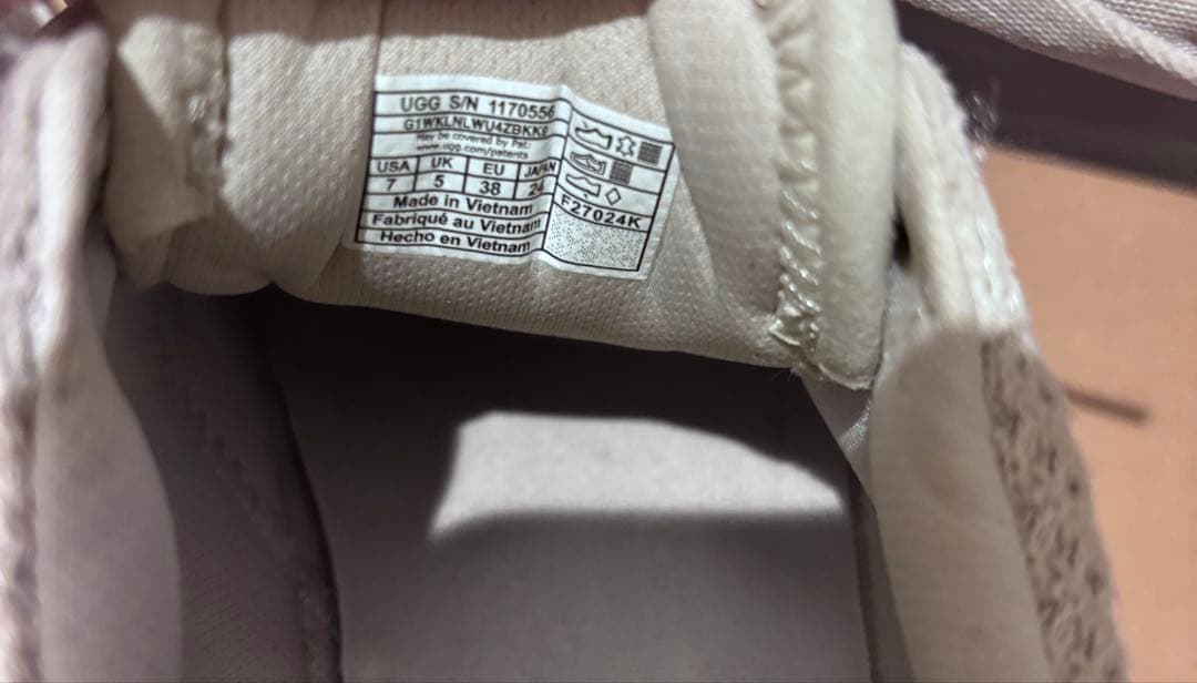 UGG 厚底スニーカー