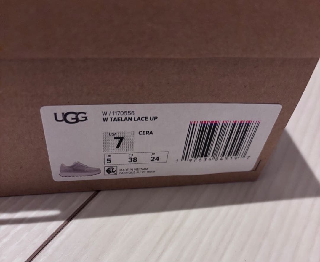 UGG 厚底スニーカー
