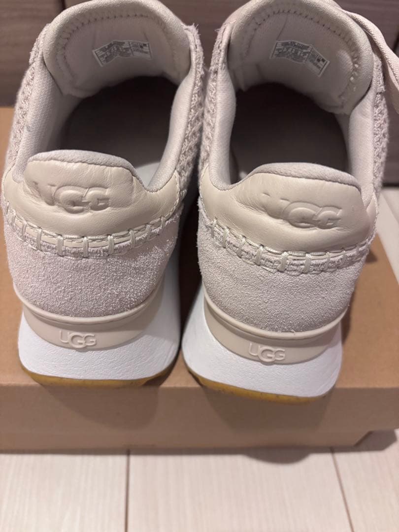 UGG 厚底スニーカー