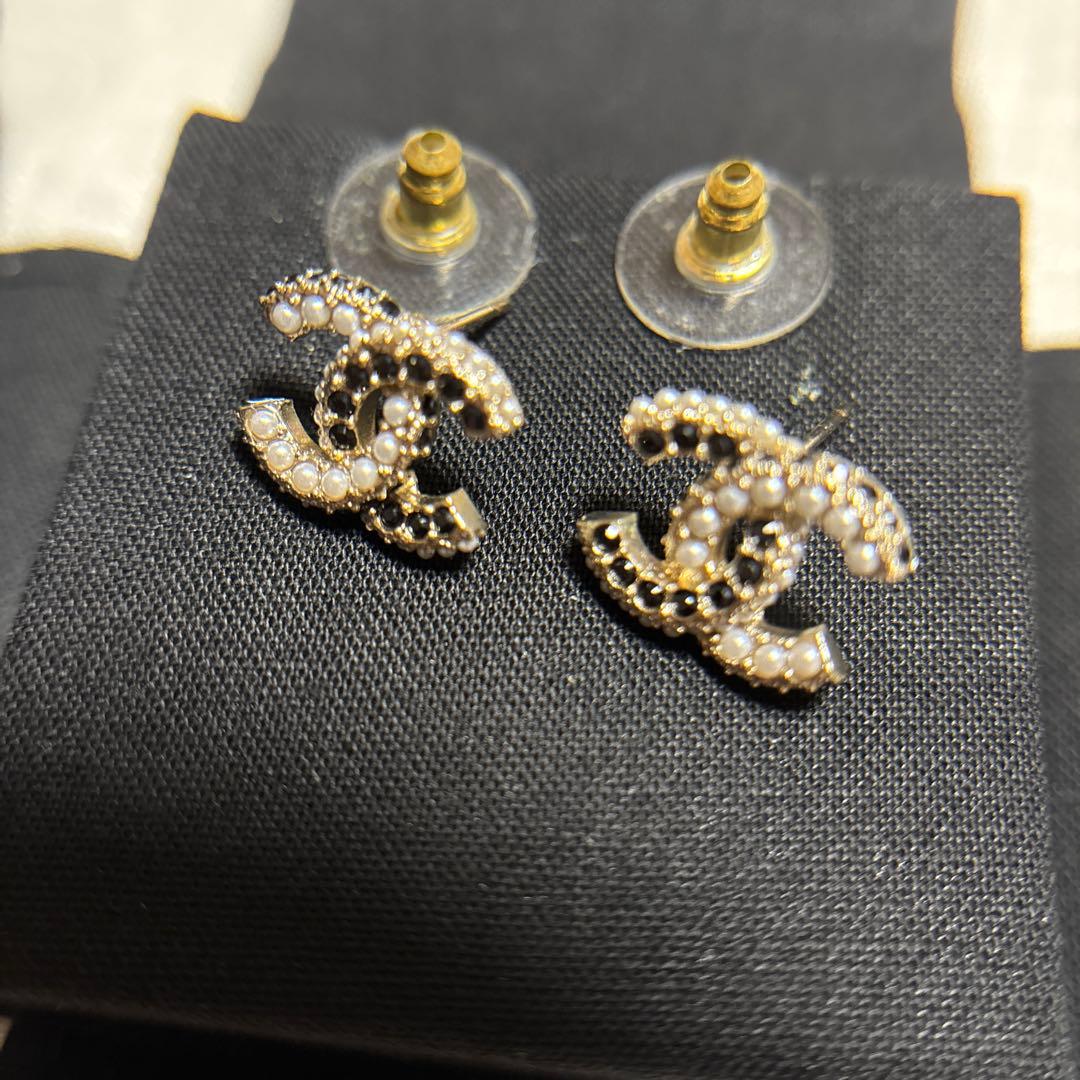 CHANELシャネル22Bココマークラインストーンパールピアス