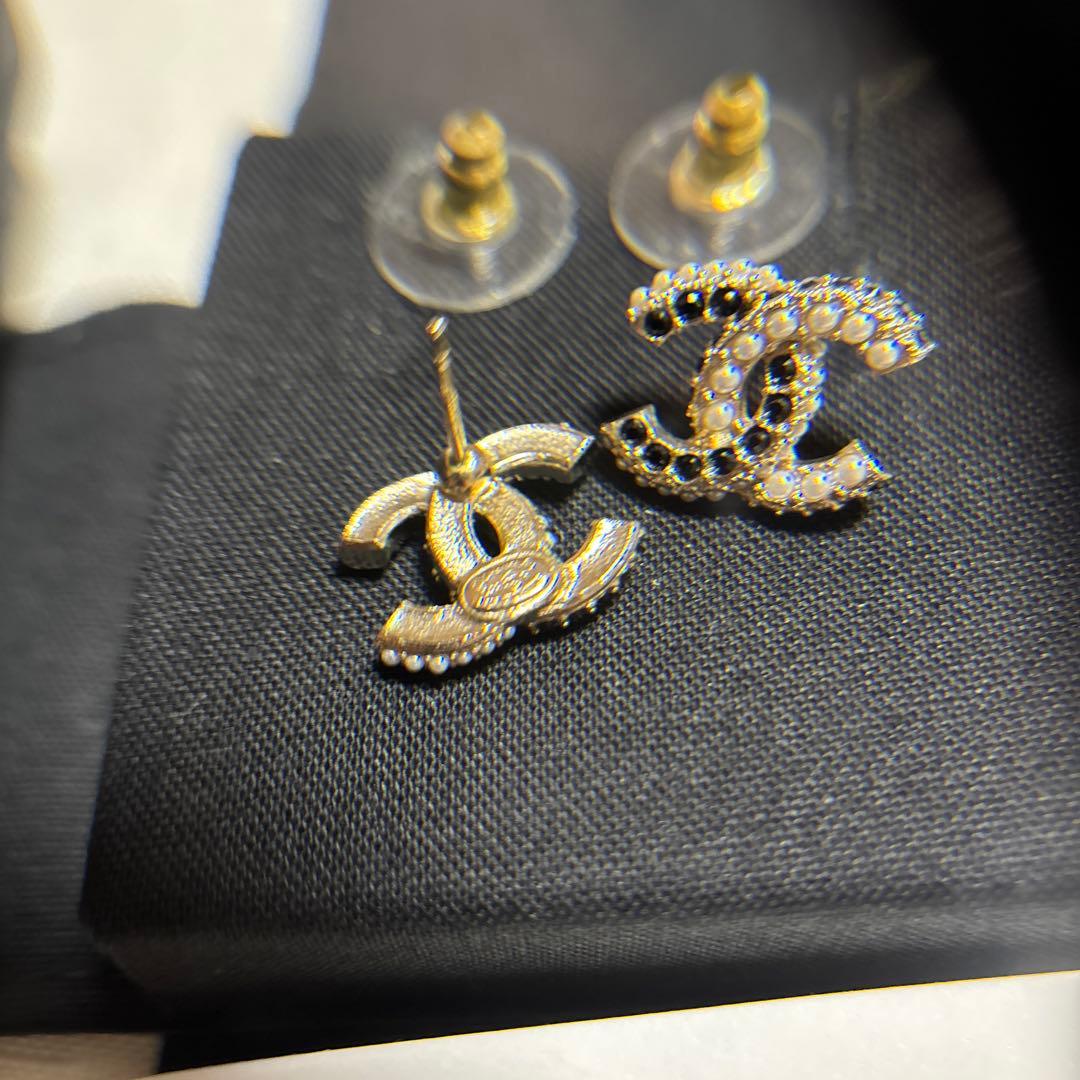 CHANELシャネル22Bココマークラインストーンパールピアス