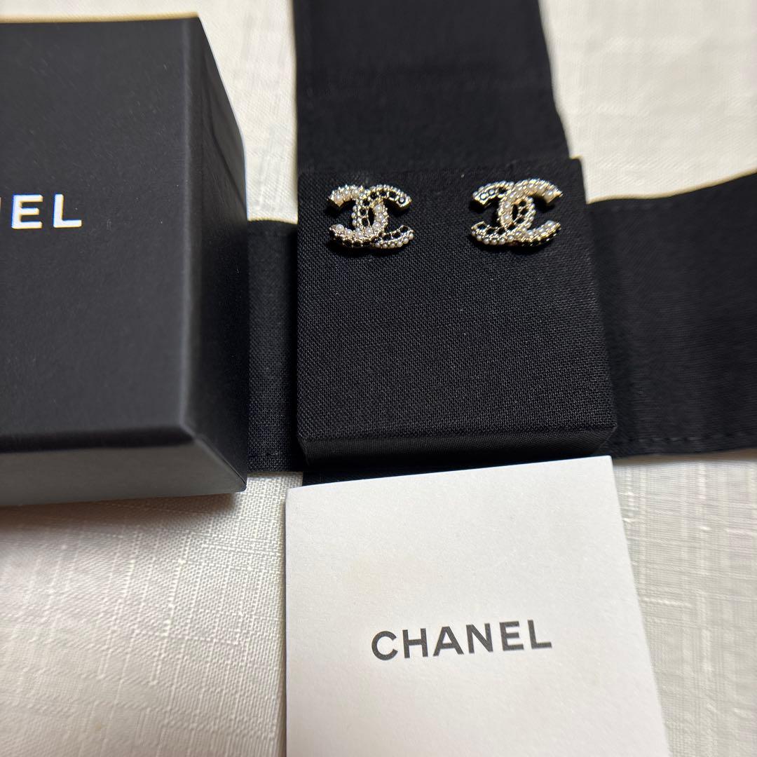 CHANELシャネル22Bココマークラインストーンパールピアス