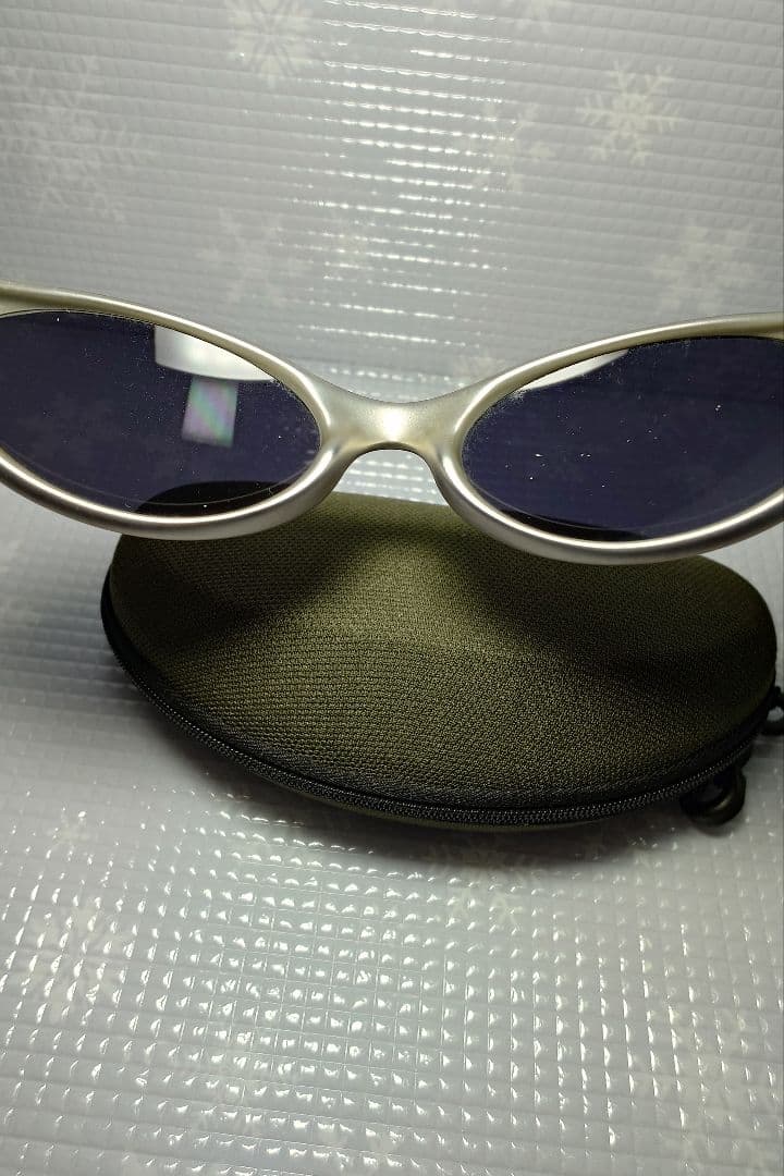 Oakley アイジャケット サングラス シルバー/ブラック