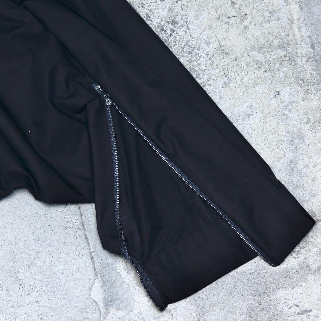 パンツ JULIUS CLEAVE HEM OVER CROTCH PANTS