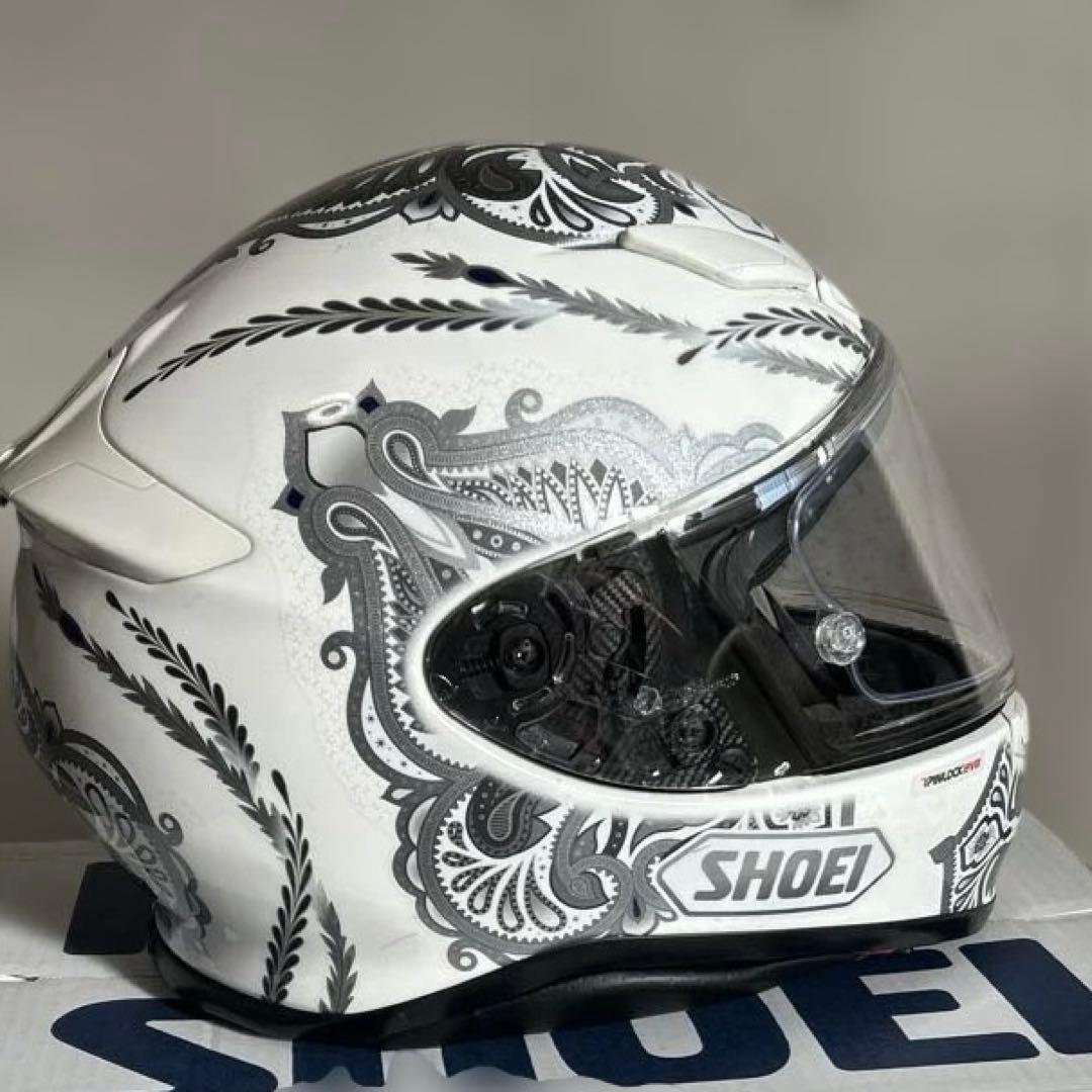SHOEI フルフェイスヘルメットLサイズ　 ホワイト ペイズリー柄 バイク用