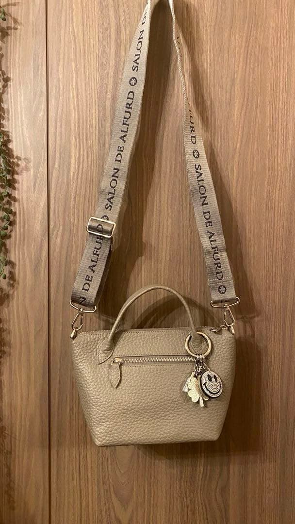 サロンドアルファード　ベージュ トープ　 ショルダー、チャームなし