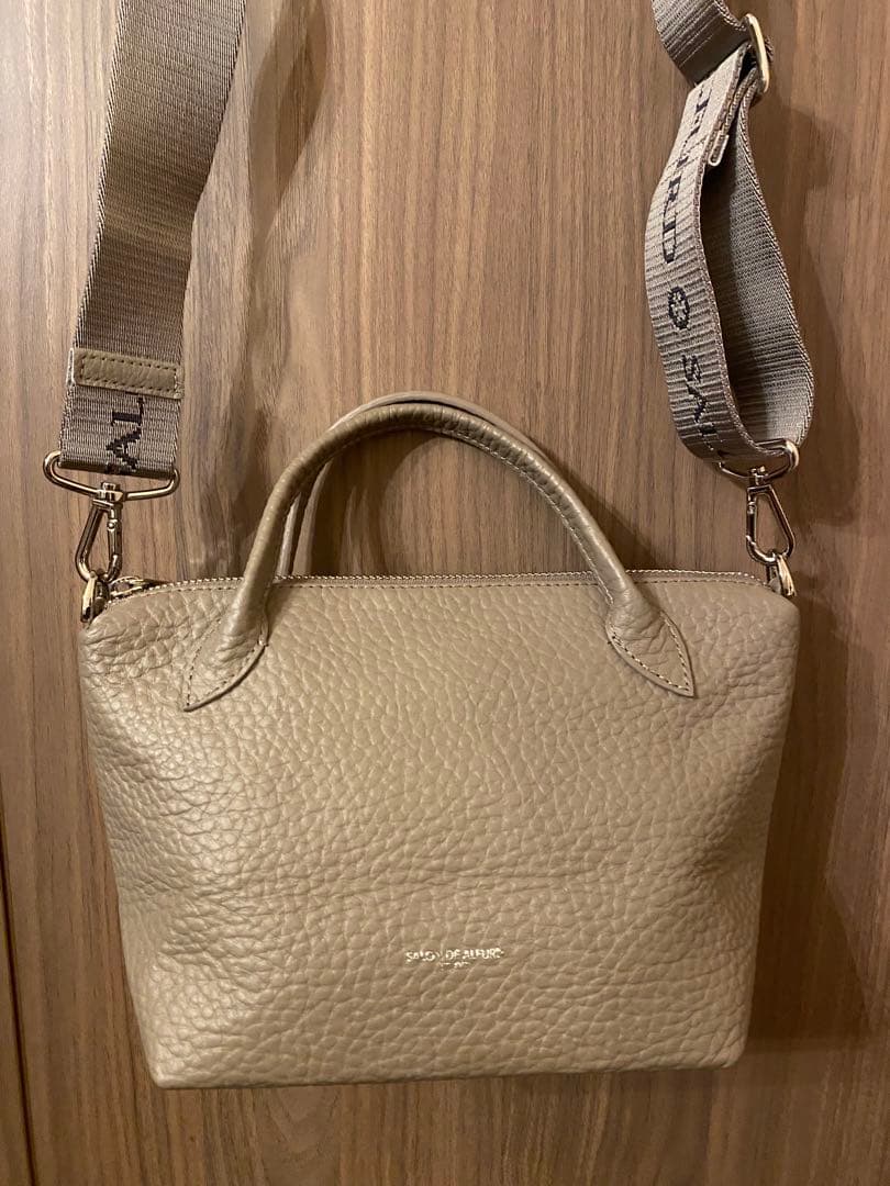 サロンドアルファード　ベージュ トープ　 ショルダー、チャームなし