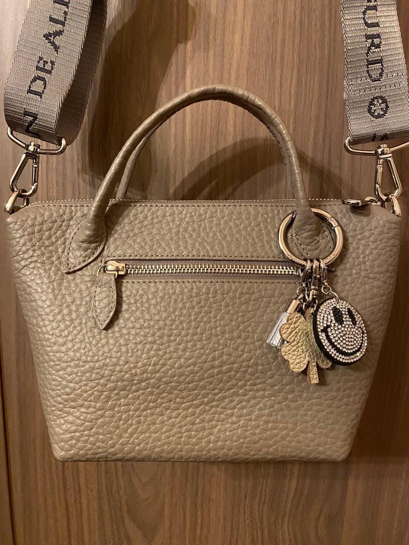 サロンドアルファード　ベージュ トープ　 ショルダー、チャームなし