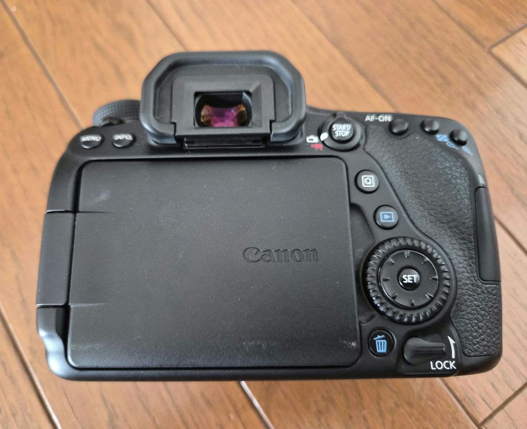 【五輪記念品＆金スト付】EOS80D EF-S18-55IS STMレンズキット