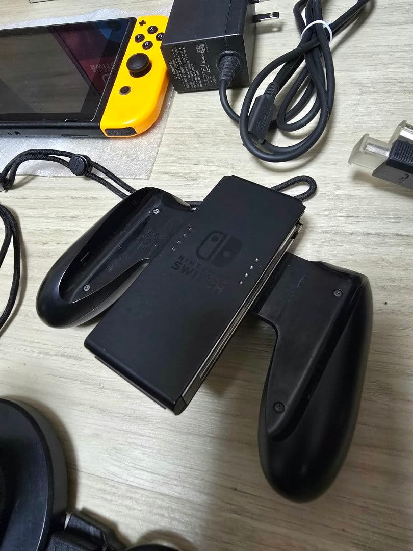 任天堂スイッチ　Switch本体 ハードケース・フィルム付属　特典多数付き