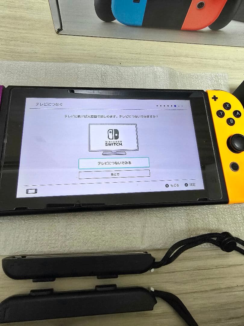 任天堂スイッチ　Switch本体 ハードケース・フィルム付属　特典多数付き